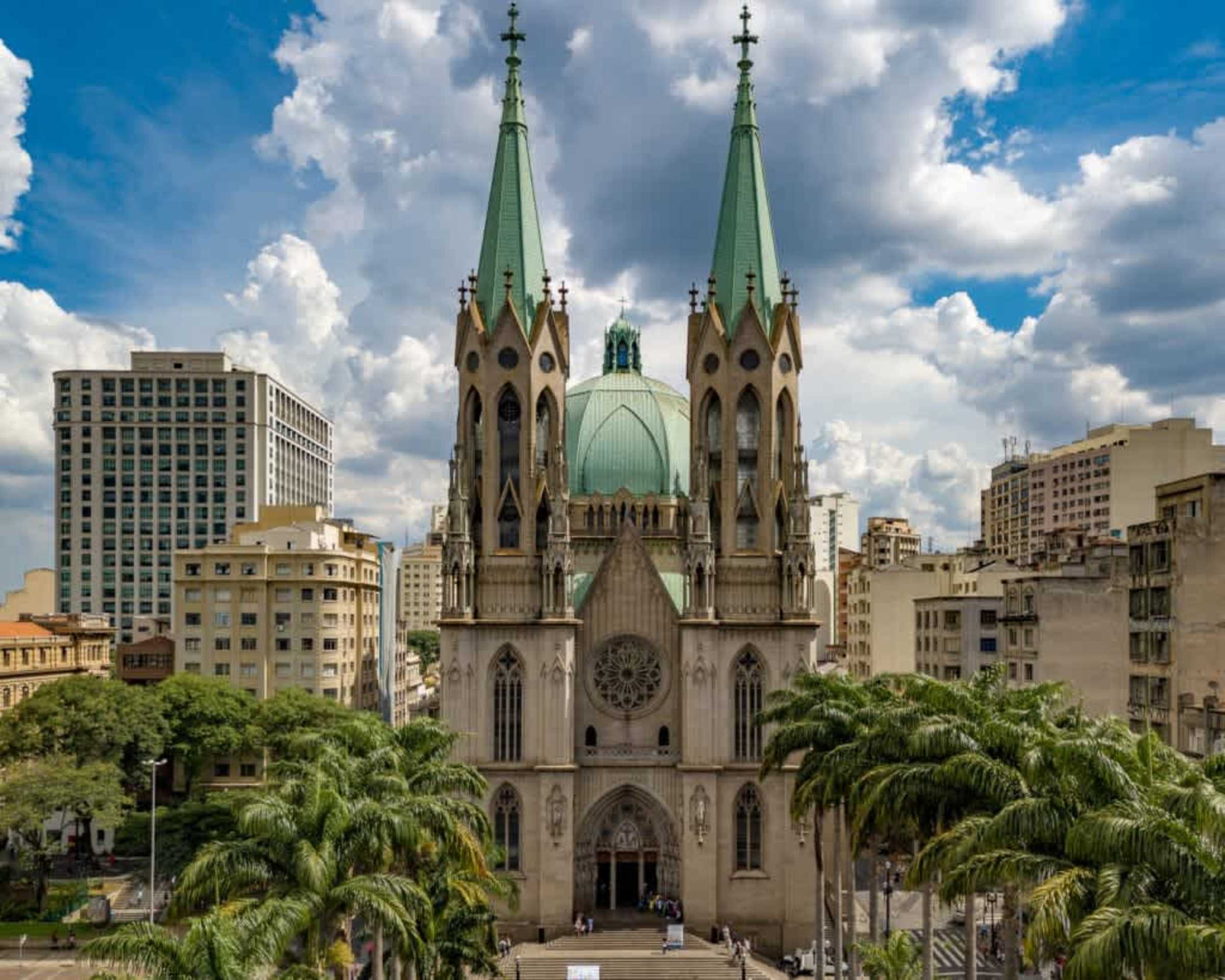 Catedral da Sé – 1,5 km