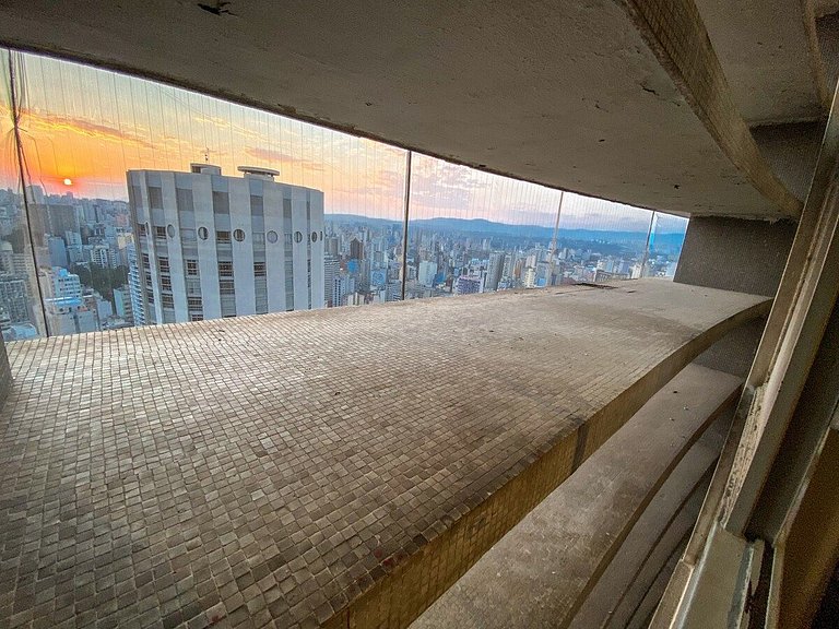 Copan c/ Vista espetacular + Ar Cond. + Cama Queen