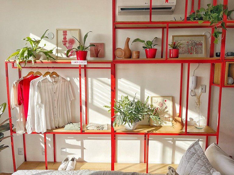 Studio em vermelho - Copan por @yanaina_interiores