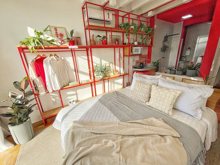 Studio em vermelho - Copan por @yanaina_interiores