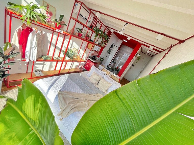 Studio em vermelho - Copan por @yanaina_interiores