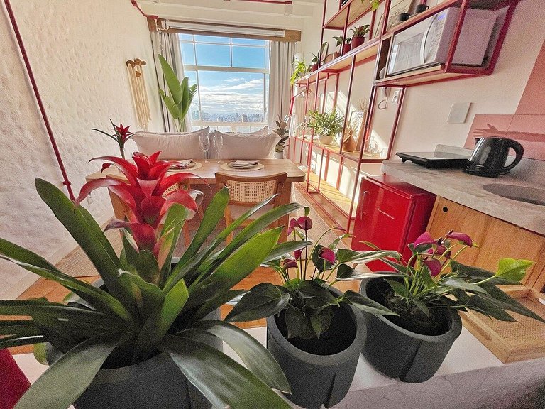 Studio em vermelho - Copan por @yanaina_interiores