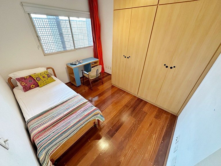 Ap espaçoso no Bloco C do Copan