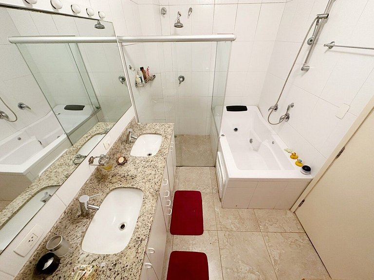 Ap espaçoso no Bloco C do Copan