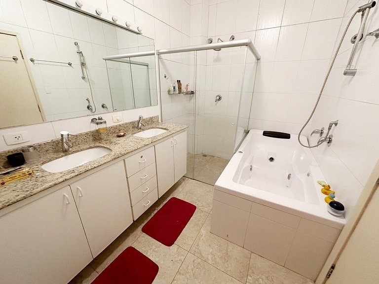 Ap espaçoso no Bloco C do Copan