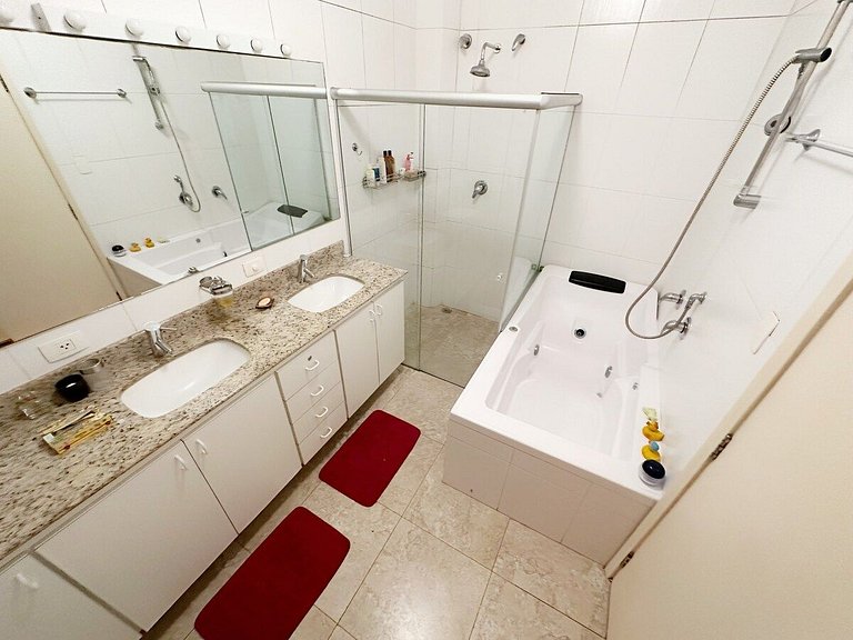 Ap espaçoso no Bloco C do Copan