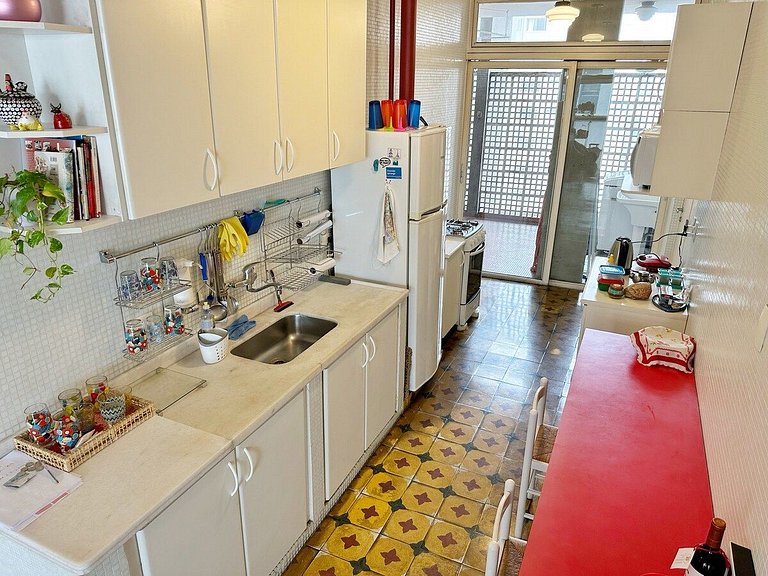 Ap espaçoso no Bloco C do Copan