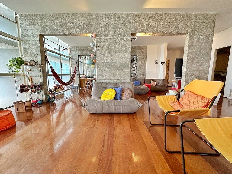 Ap espaçoso no Bloco C do Copan