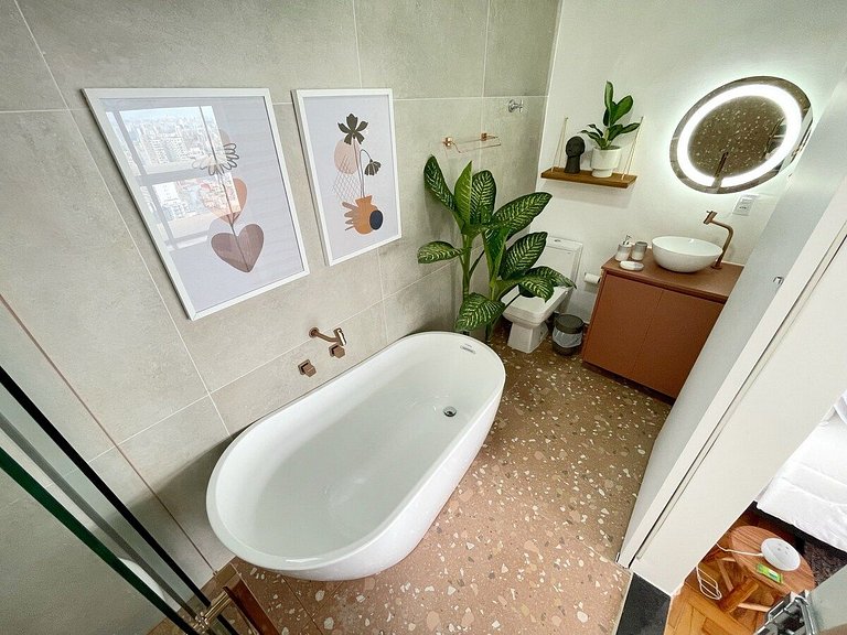 Vista pra serra com telão, banheira e ar @ Copan