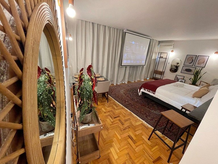 Vista pra serra com telão, banheira e ar @ Copan