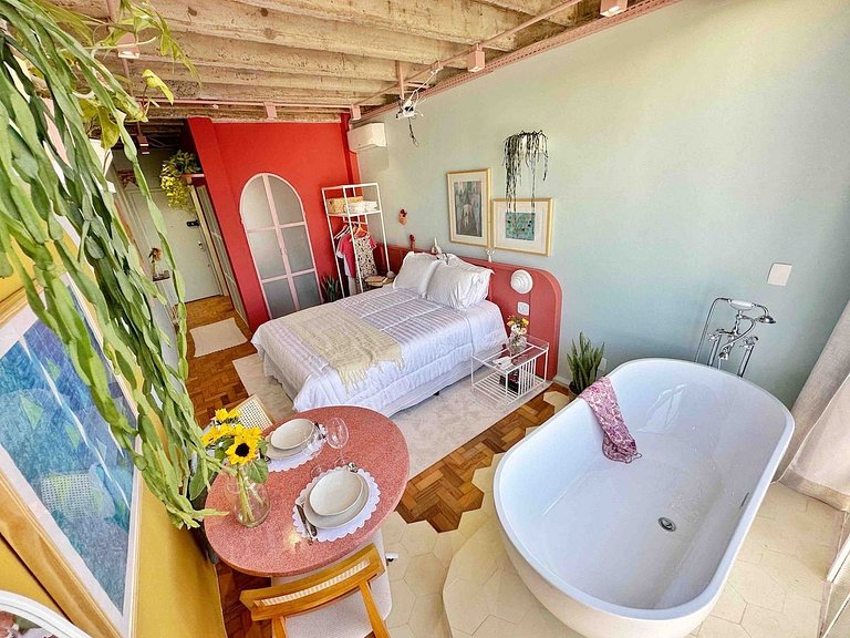 Borogodó - Banheira e telão no Copan