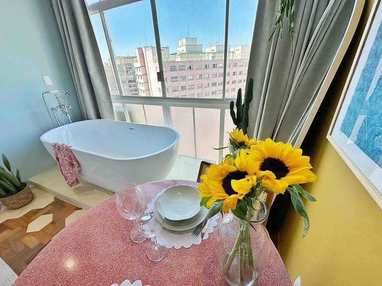 Borogodó - Banheira e telão no Copan