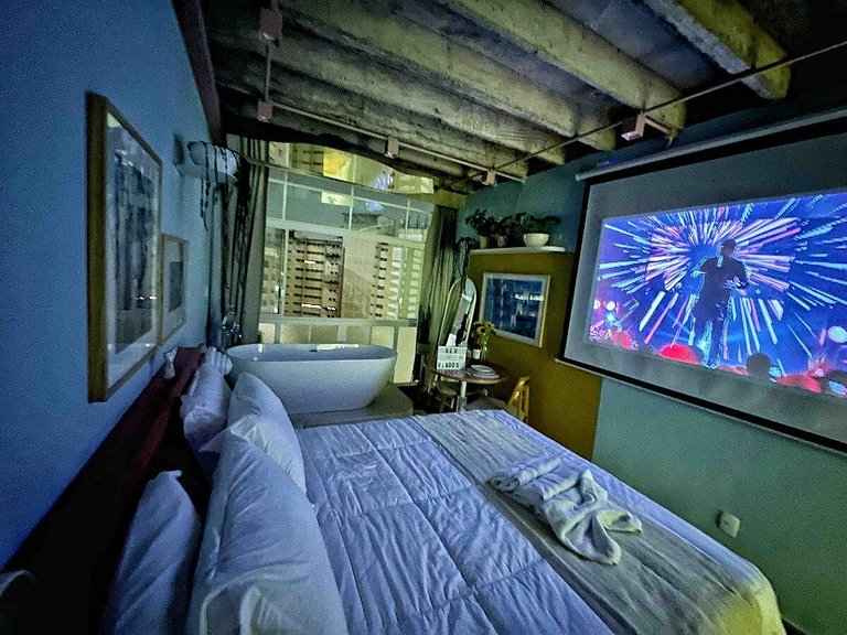 Borogodó - Banheira e telão no Copan