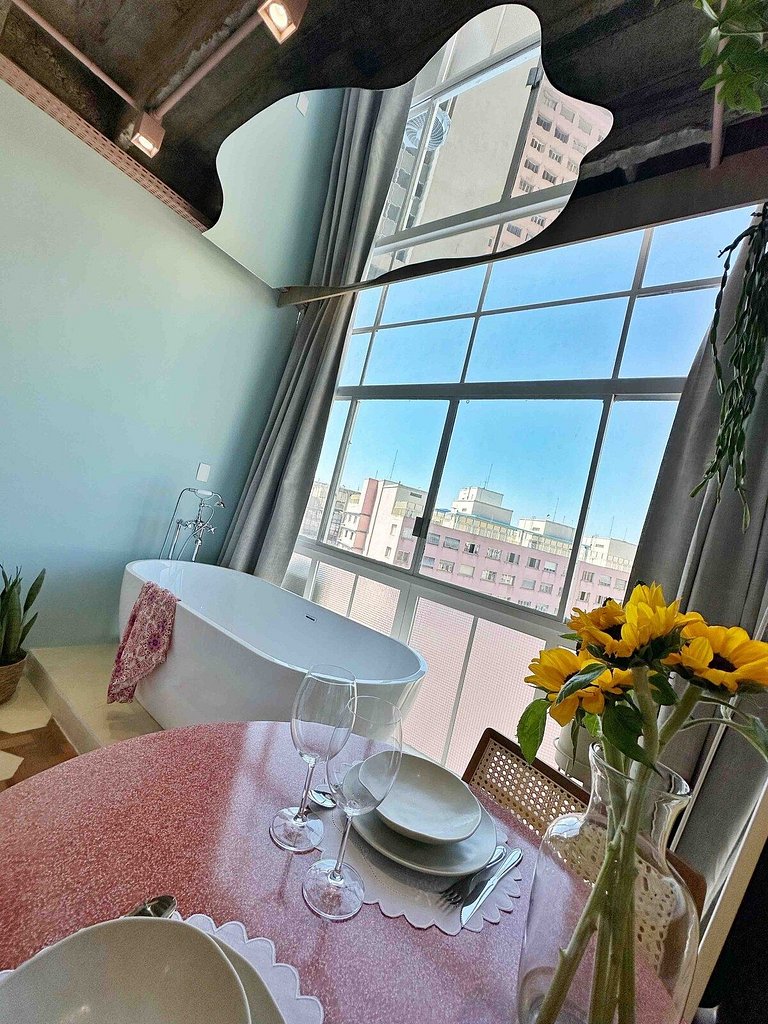 Borogodó - Banheira e telão no Copan