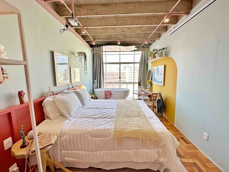 Borogodó - Banheira e telão no Copan