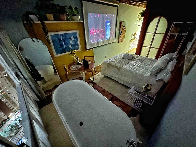 Borogodó - Banheira e telão no Copan