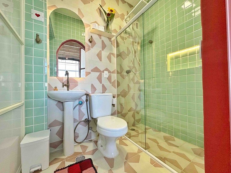 Borogodó - Banheira e telão no Copan