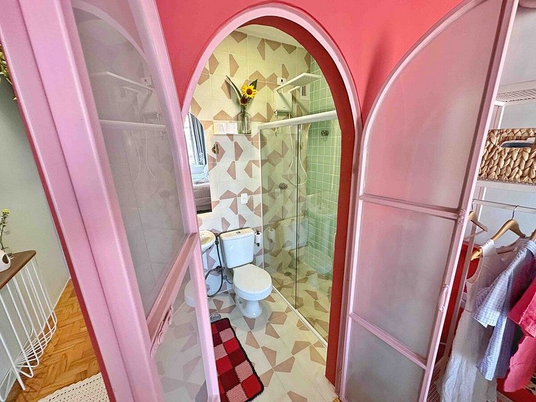 Borogodó - Banheira e telão no Copan