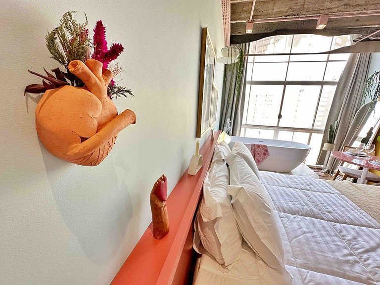 Borogodó - Banheira e telão no Copan