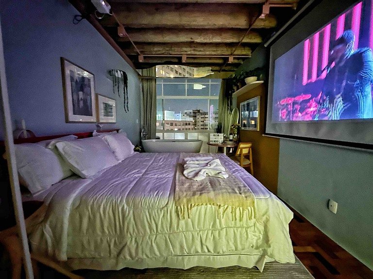 Borogodó - Banheira e telão no Copan