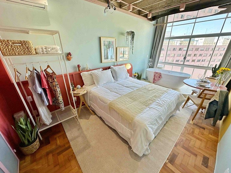 Borogodó - Banheira e telão no Copan