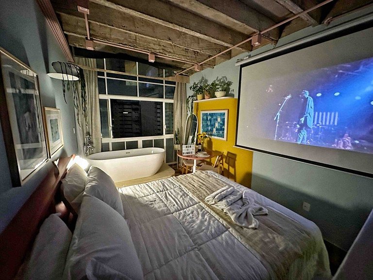 Borogodó - Banheira e telão no Copan