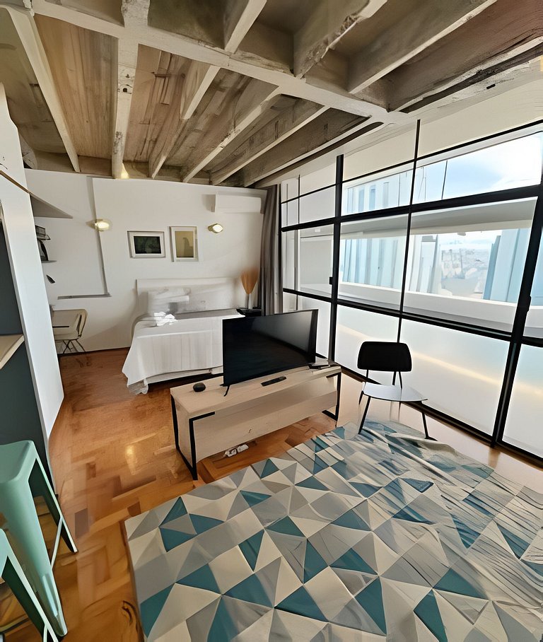 Loft com estilo industrial no Copan - Com ar