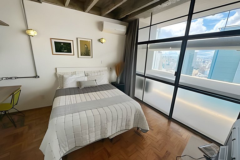 Loft com estilo industrial no Copan - Com ar