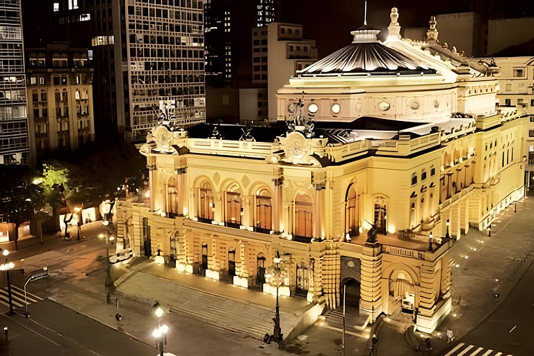 Loft com estilo industrial no Copan - Com ar