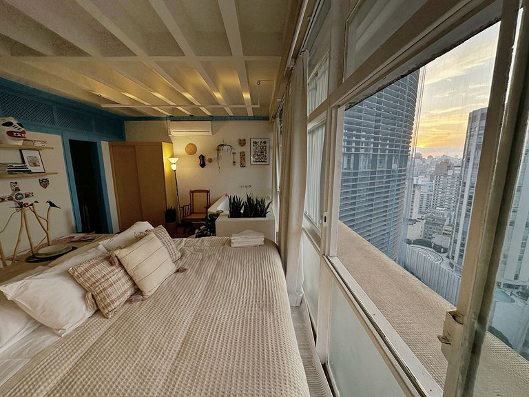 Margens. Por do sol no Copan