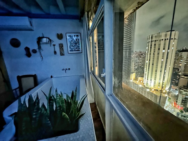 Margens. Por do sol no Copan