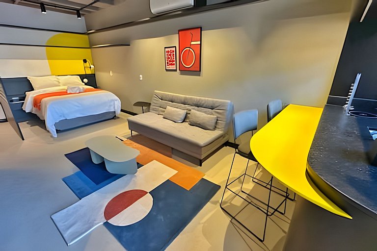 Entre Curvas e Cores