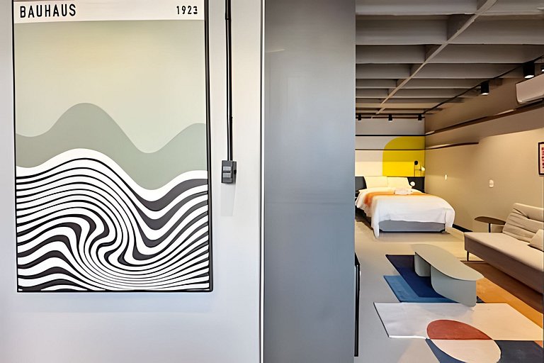 Entre Curvas e Cores