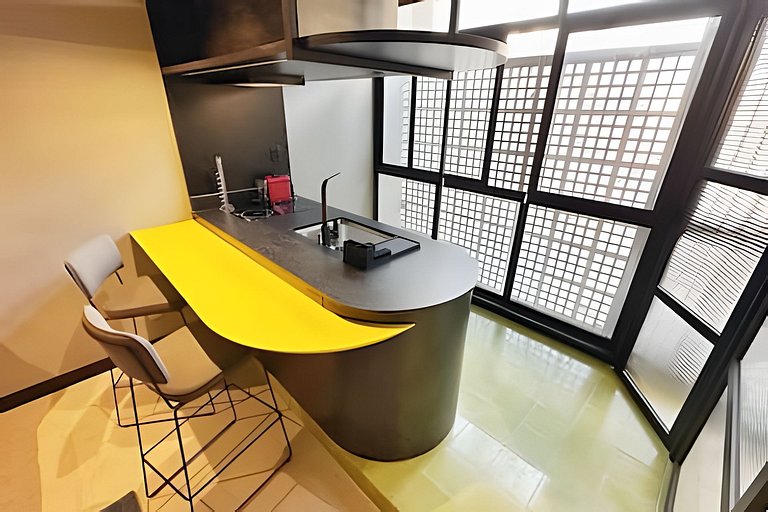 Entre Curvas e Cores