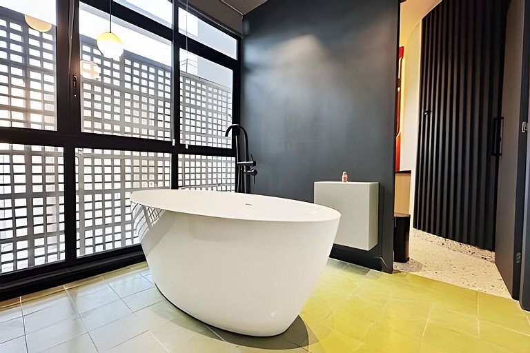 Entre Curvas e Cores