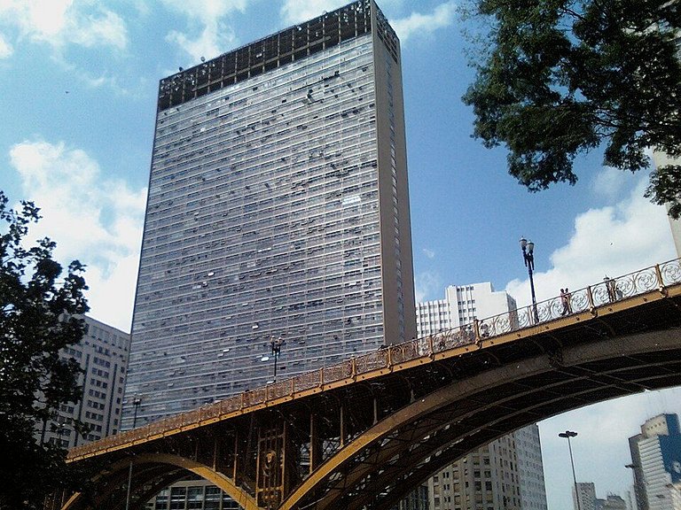 Tarsila no Mirante do Vale