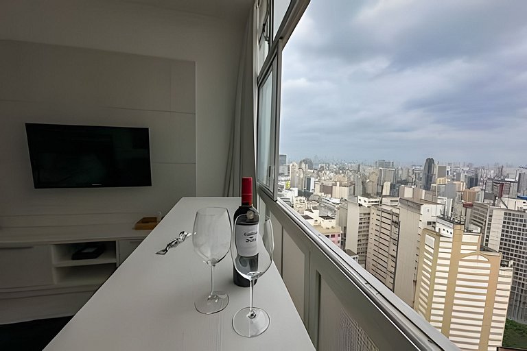 Studio econômico com ar no último andar do Copan