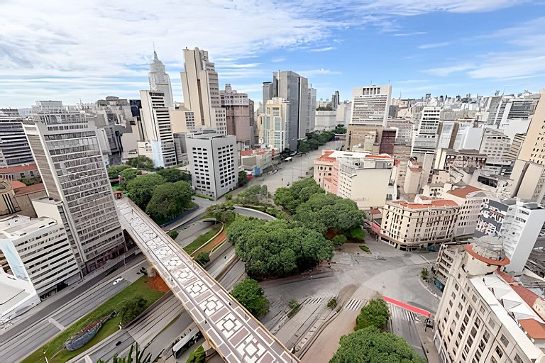 30° andar com vista pro vale e telão - No Edifício Mirante d