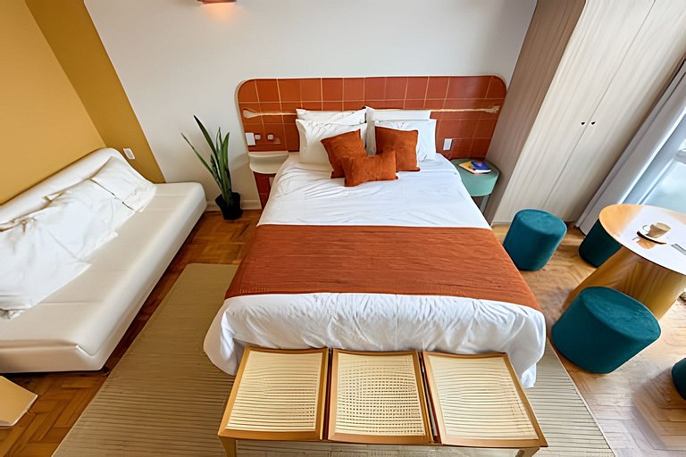 Todo abraço. Airbnb no Copan @yanainainteriores