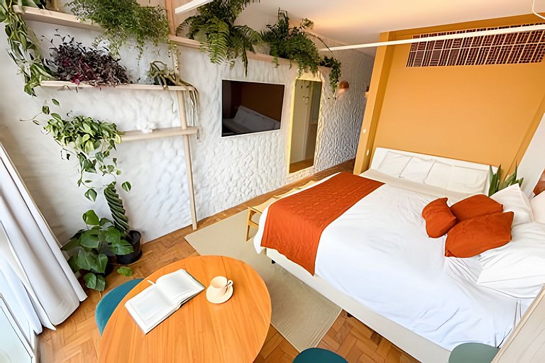 Todo abraço. Airbnb no Copan @yanainainteriores