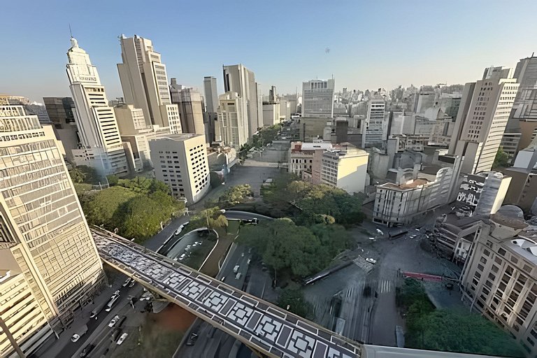 Studio executivo no 34° andar do Mirante do Vale